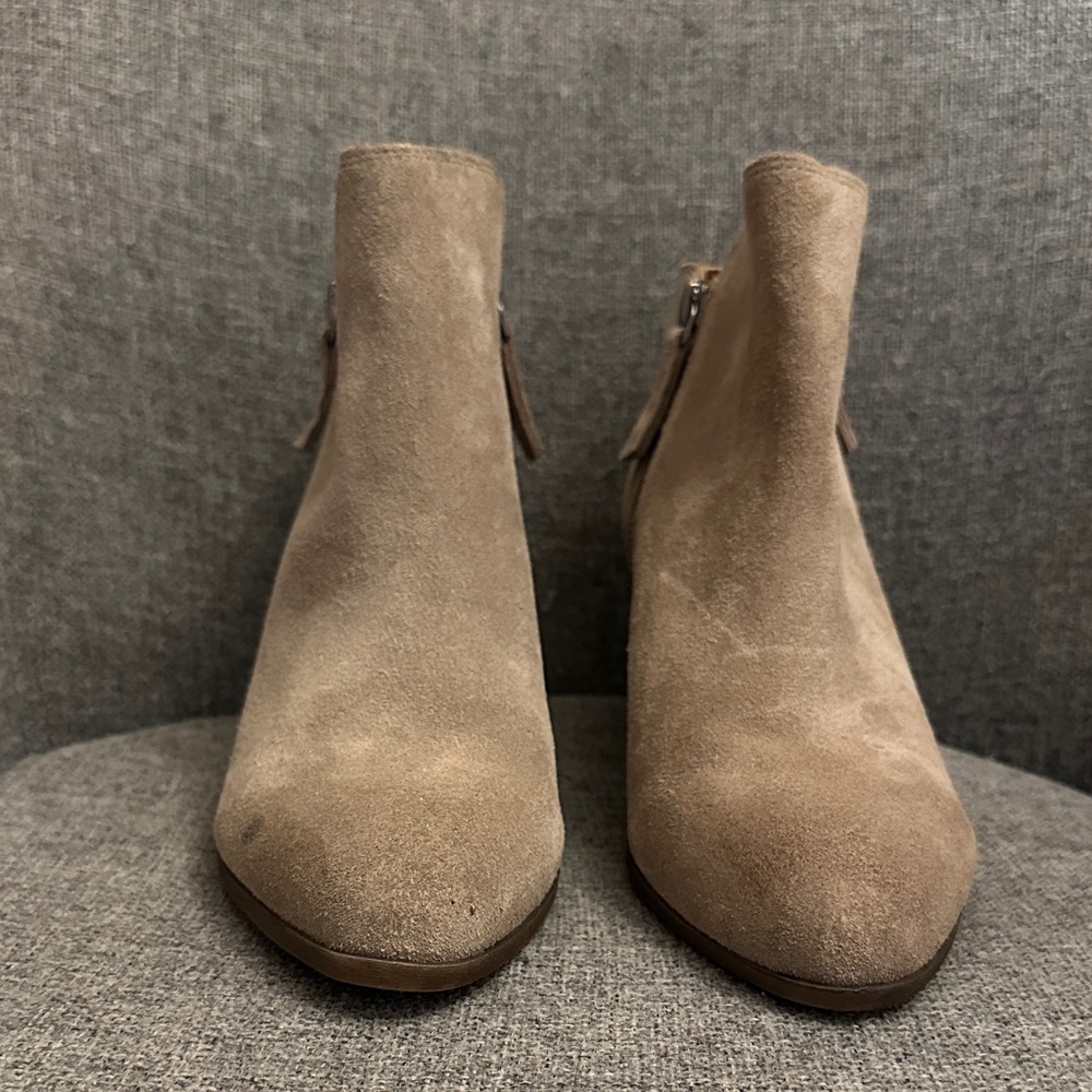 FRYE JUDITH SUEDE BOOTS.